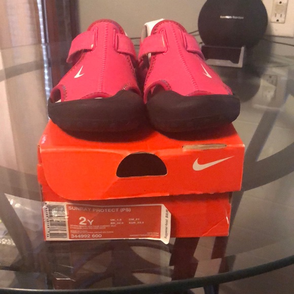 girls nike water shoes